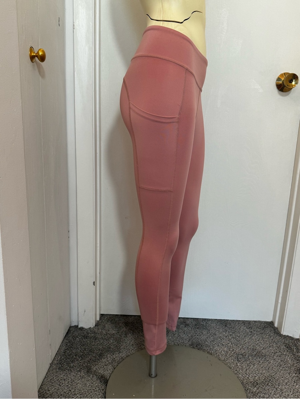 Aeropostale Rose Dusty High-Waist Pocket Leggings. New without tag.